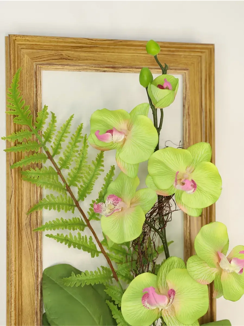 Искусственные цветы для декора стен