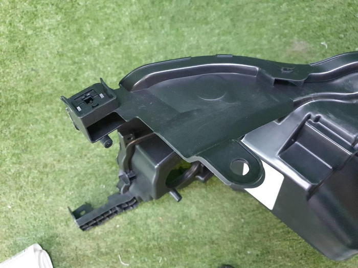 Корпус фары правый Toyota Land Cruiser 200 (2015-2021)