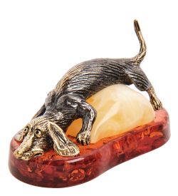 Народные промыслы AM- 573 Фигурка «Такса на подушке» (латунь, янтарь)