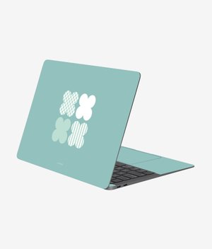 Виниловая наклейка IN PLAY для MacBook