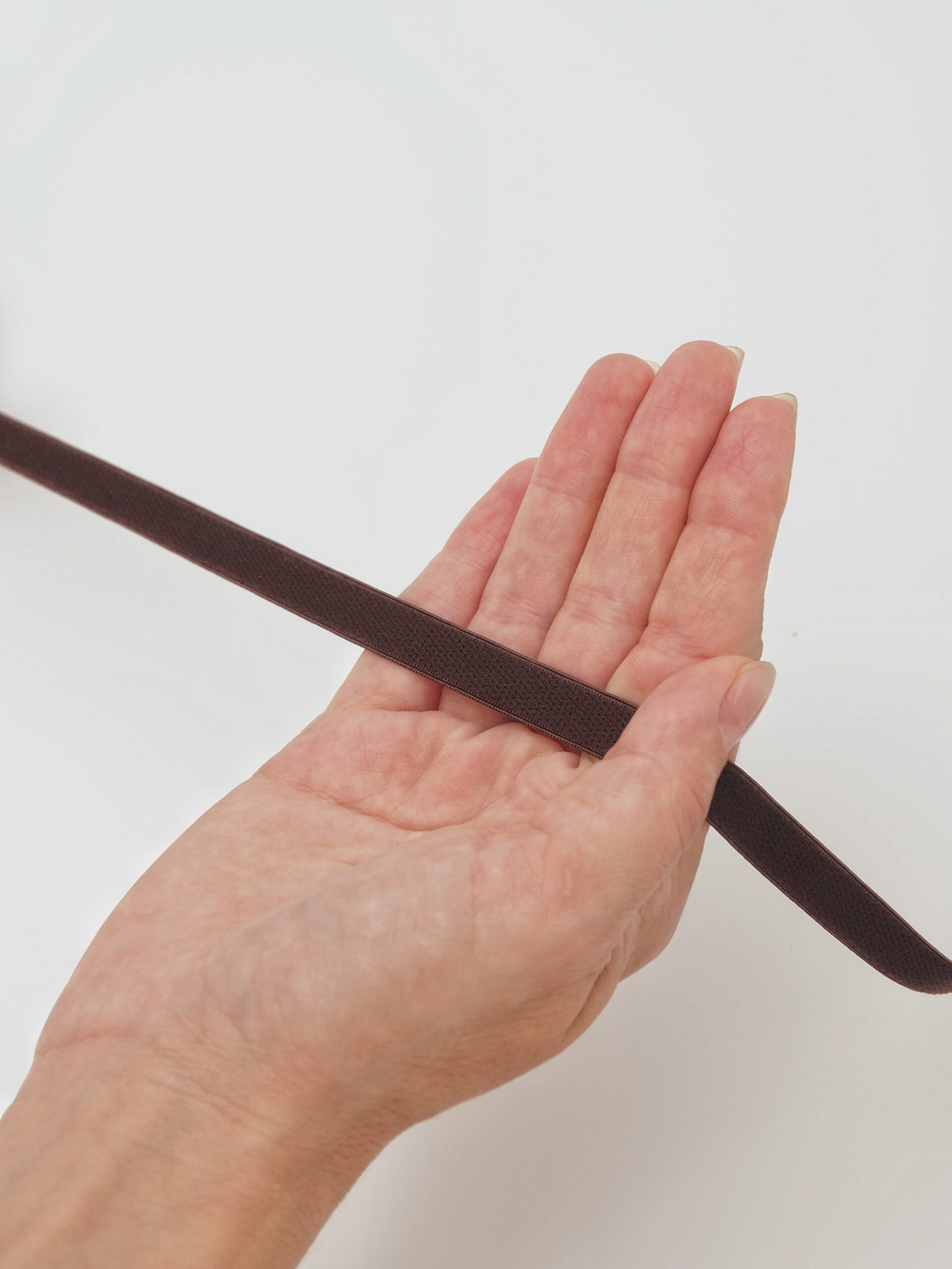 Резинка бретелечная горький шоколад глянцевая ширина 10 мм