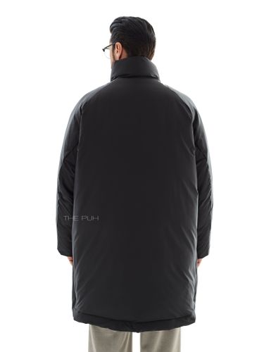 Удлиненный черный пуховик с карманами