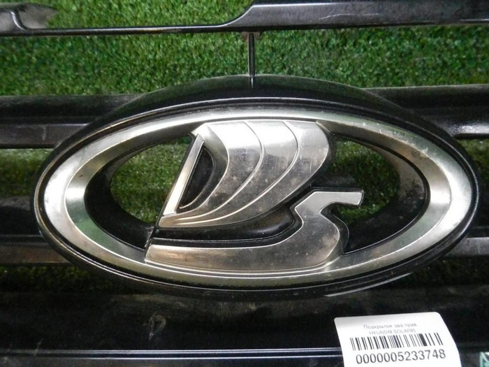 Решетка радиатора Lada Vesta (2015-н.в.)