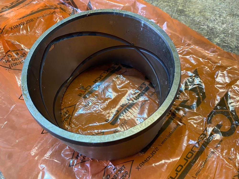 Втулка 421-70-11272