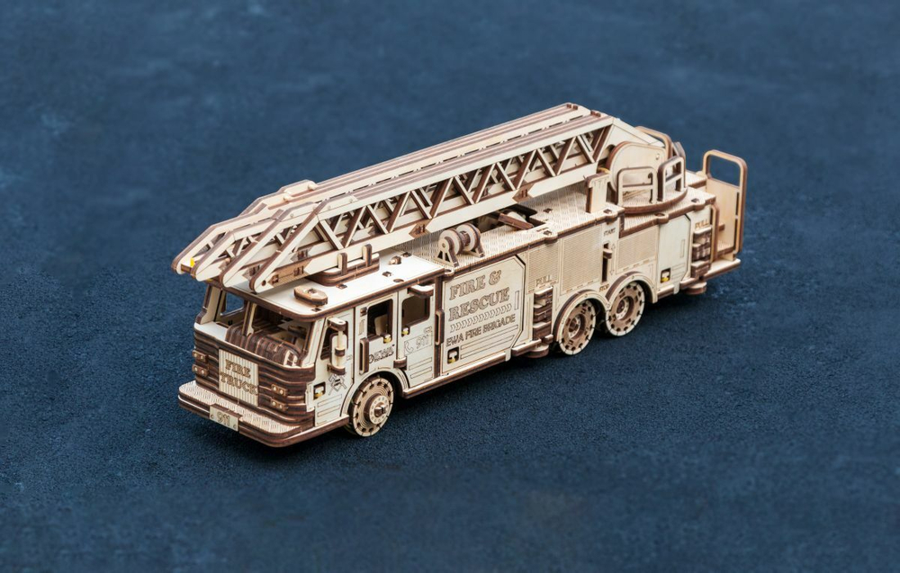 Пожарная машина выдвижной вращающейся лестницей от EWA - Fire Truck, Деревянный конструктор, сборная модель, 3D пазл