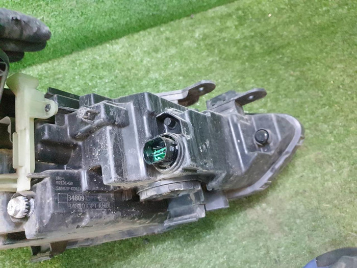 Битая Фара левая Genesis G70 (2017-2021) LED