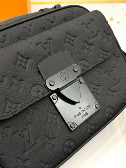 Сумка-мессенджер Louis Vuitton S-lock черный