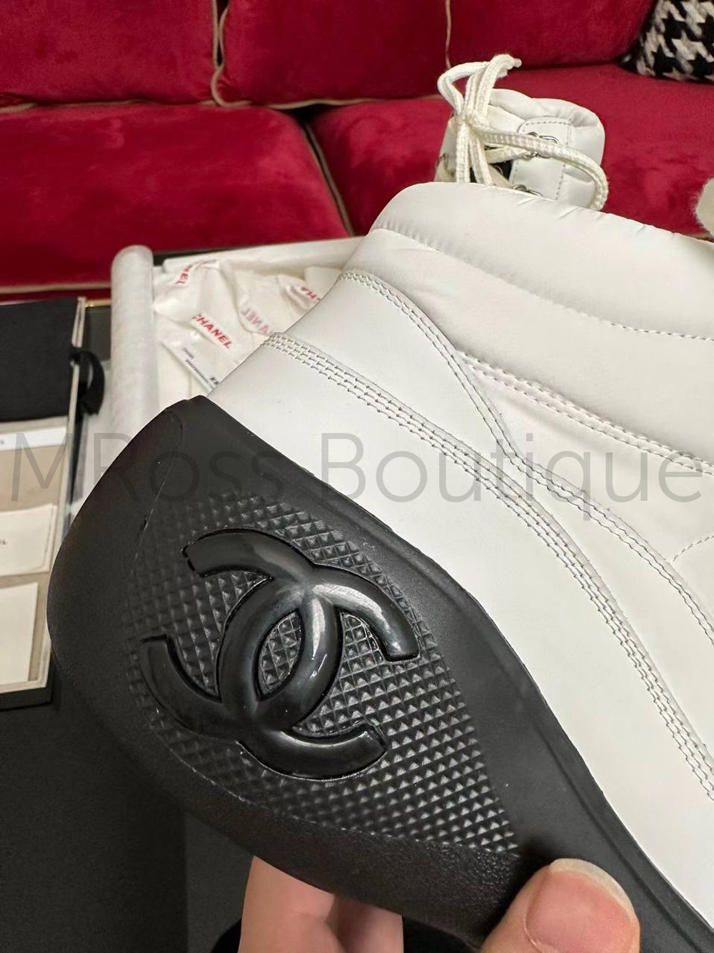 Женские белые ботинки Chanel с шипами на подошве