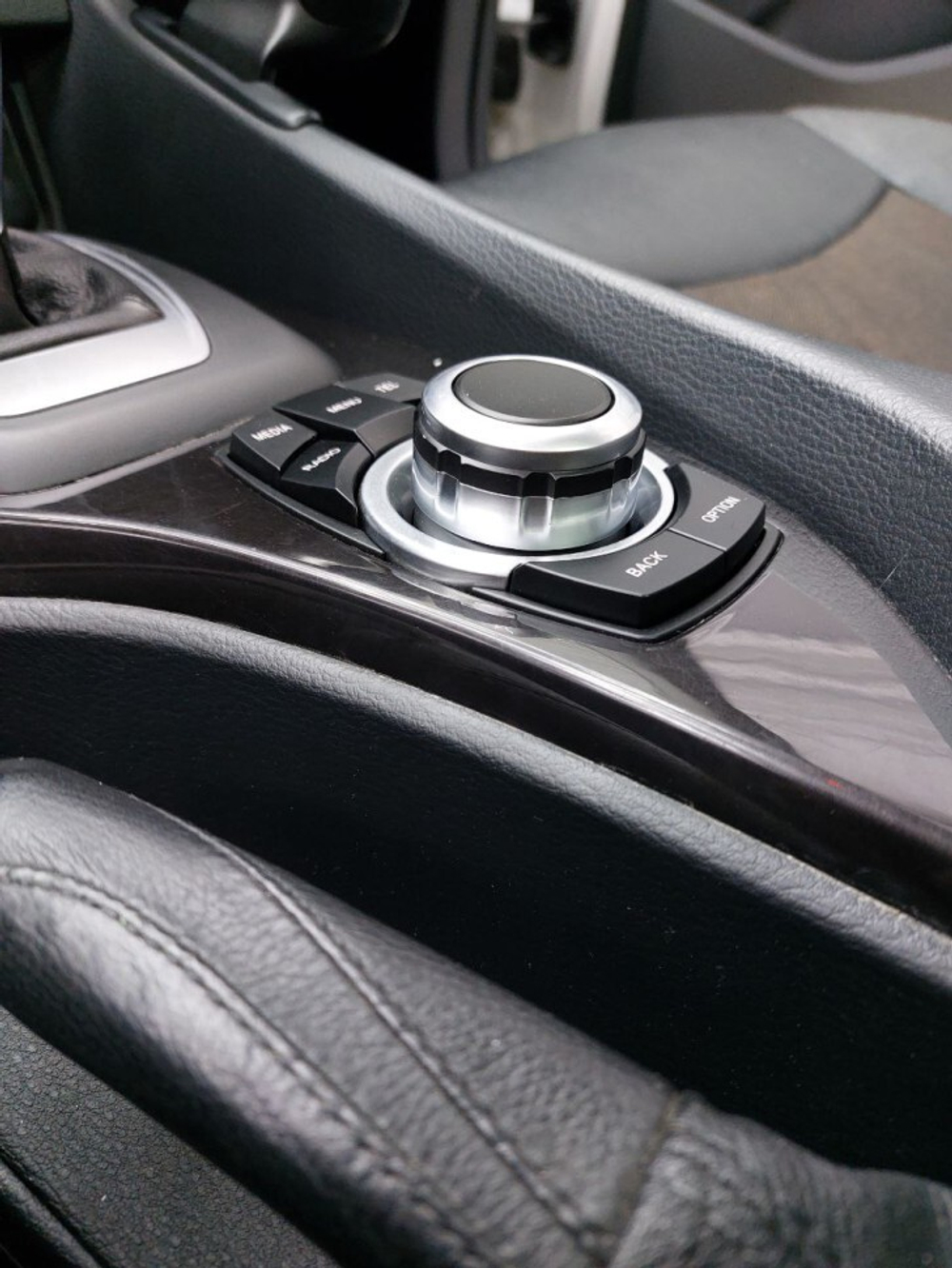 Магнитола BMW X1 E84 2009-2014 (взамен верхнего бардачка) - Radiola RDL-1219 монитор 12.3" на Android 13, 8/128Гб, CarPlay, 4G SIM-слот