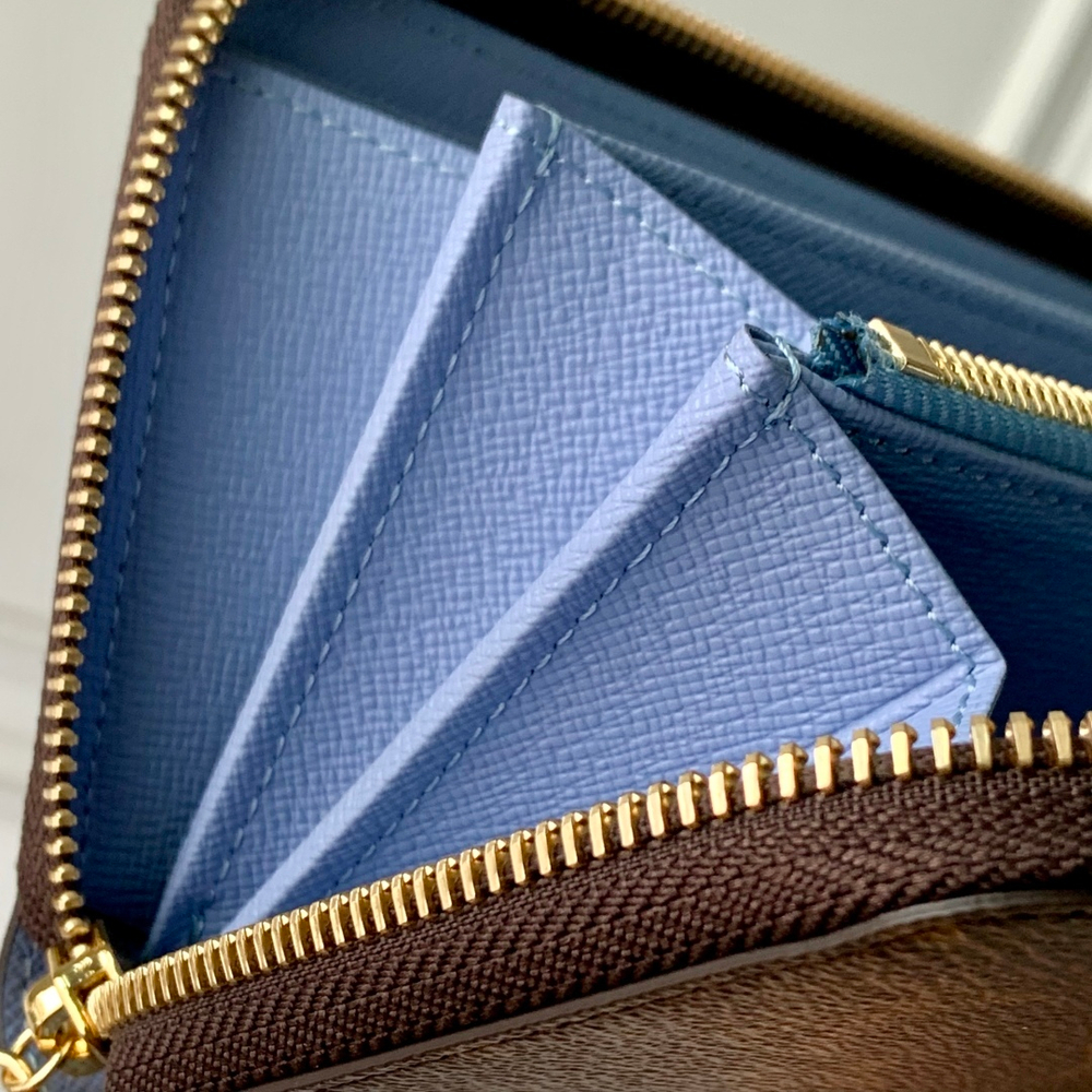 Louis Vuitton Zippy Wallet