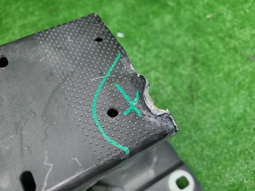 Усилитель передний LR Defender 2 L663 (2019-н.в.)