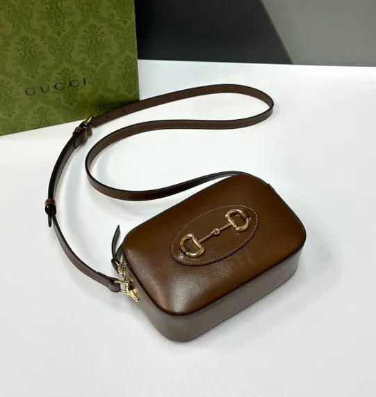 Маленькая женская сумка на плечо Gucci Horsebit 1955 коричневый