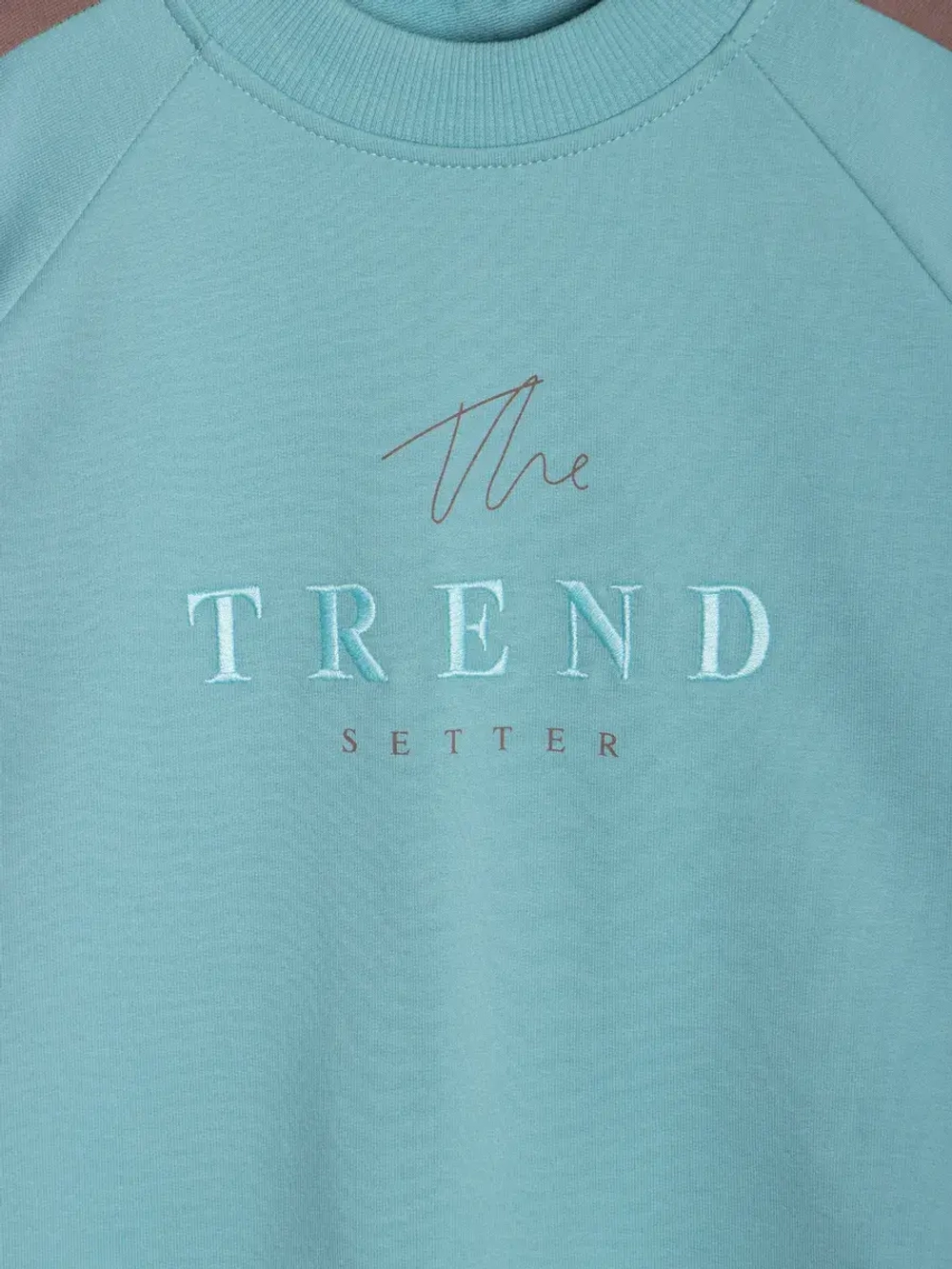 Спортивный костюм для девочки в школу