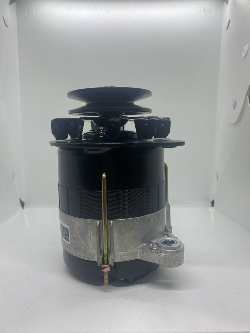 Генератор АТ1000.04.1 (1руч. шкив) МТЗ-82 с дв. Д-214, Д-230, Д-240 14В,72А,1000Вт (KRAUF)