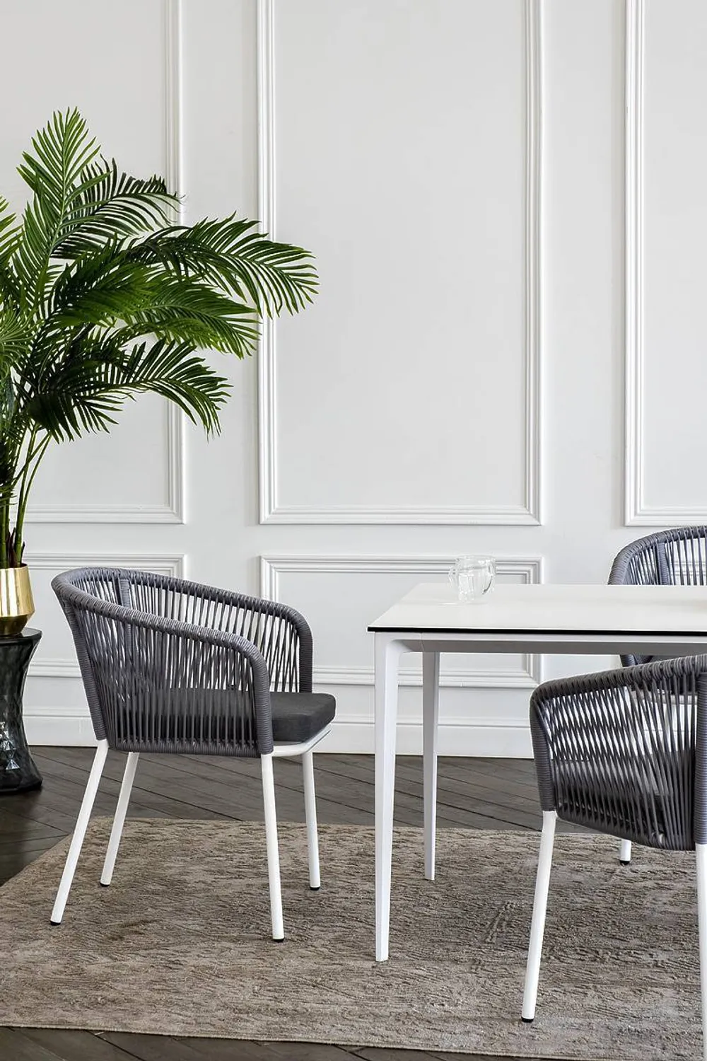 "Малага" обеденная группа на 4 персоны со стульями "Марсель", каркас белый, роуп светло-серый