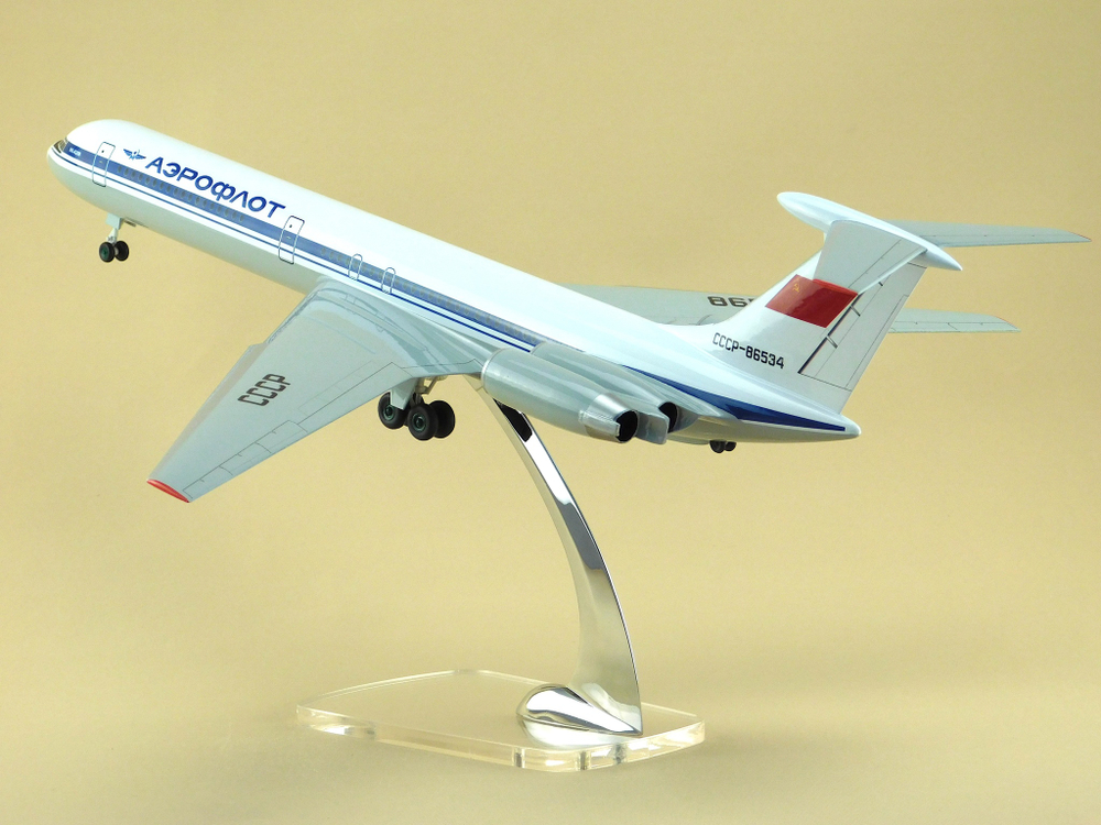Модель самолета Ил-62М (М1:100, Аэрофлот СССР-86534, с шасси)
