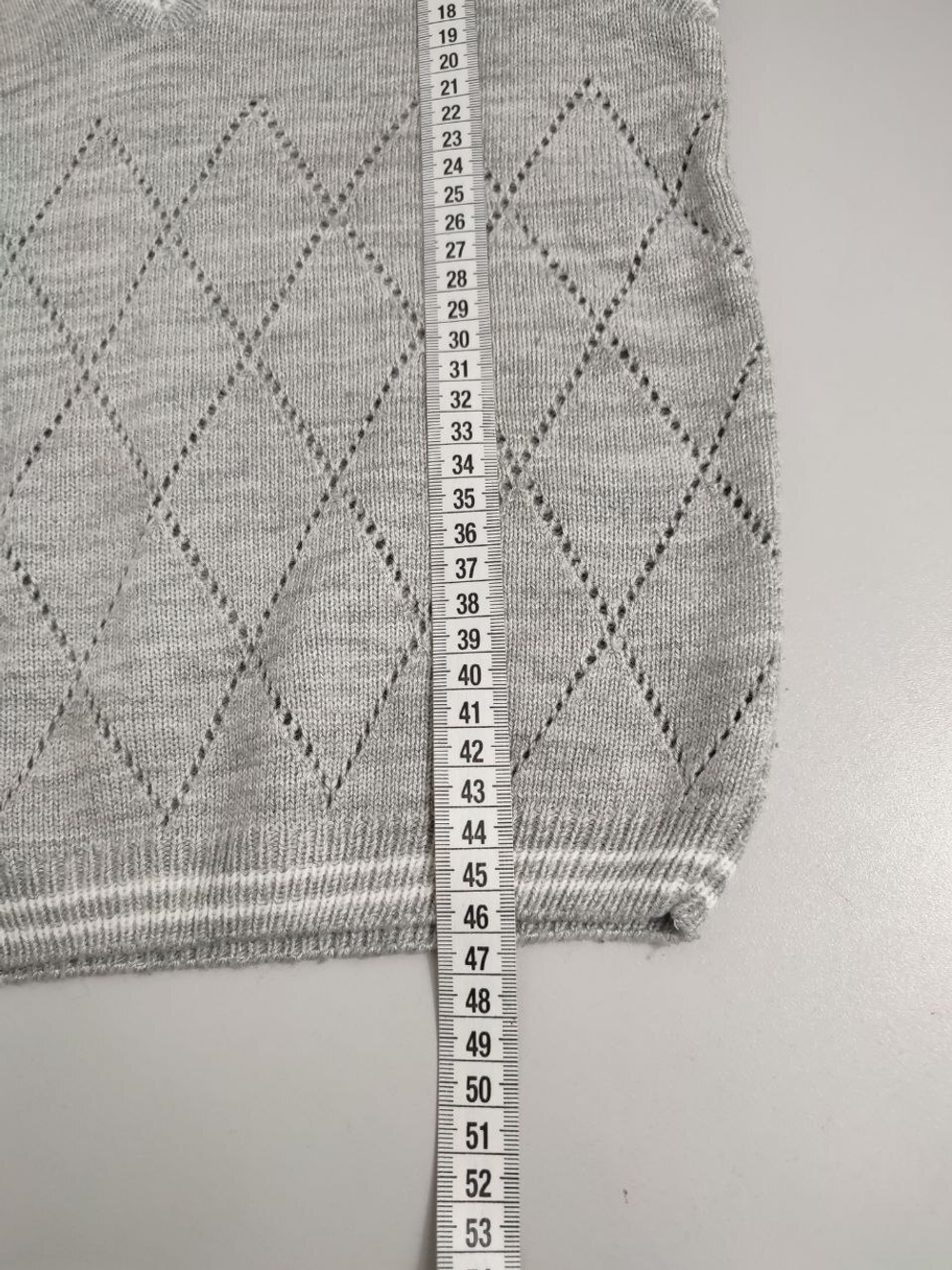 Безрукавка светлая на 10 лет