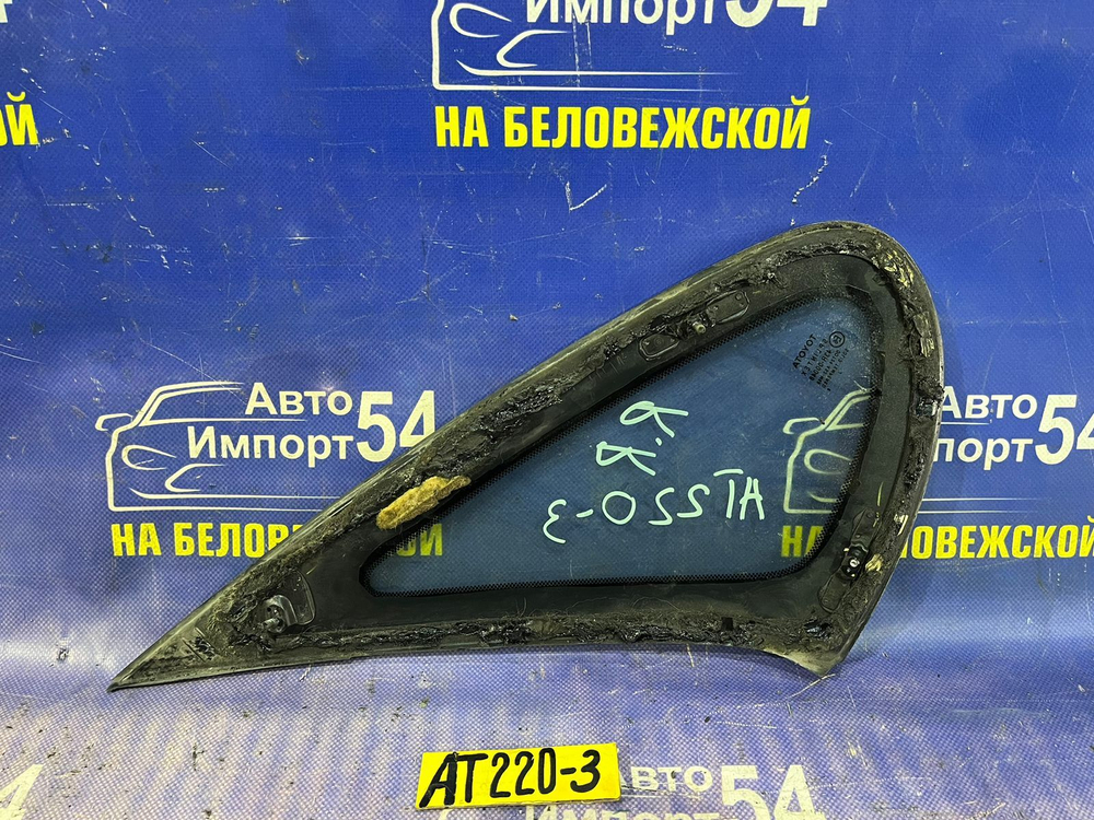 Стекло багажника правое TOYOTA AVENSIS 1999