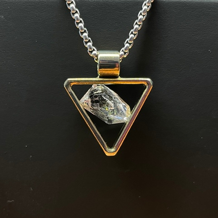 Подвеска с Петролеум кварцем