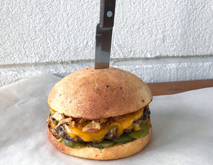 Булочка с котлетой из говядины (Биф бургер)