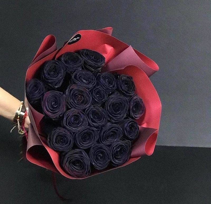 21 чёрная роза в оформлении #26892
