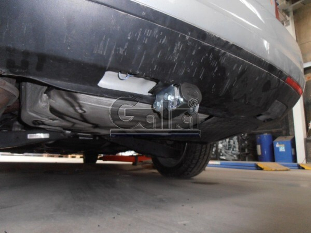 Фаркоп оцинкованный Galia V066A для Volksawgen Jetta 2005-2010, Volkswagen Golf V универсал 2007-2008, Golf VI универсал 2008-(паспорт и сертификат в комплекте)(без электрики)