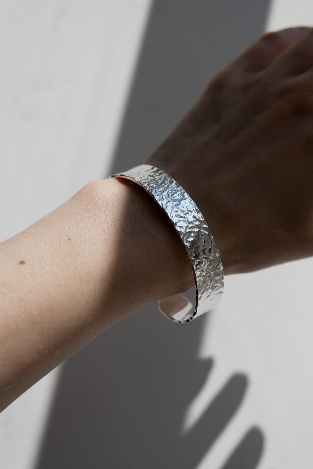 Браслет битый широкий