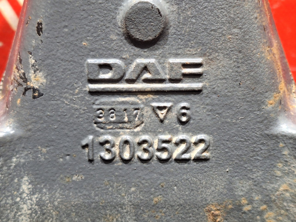 Кронштейн торсиона кабины левый