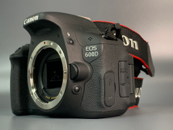 Canon 600D kit 18-55mm 3.5-5.6 IS ll 1.800 кадров