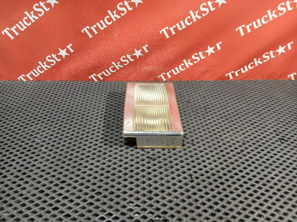 Плафон внутреннего освещения левый