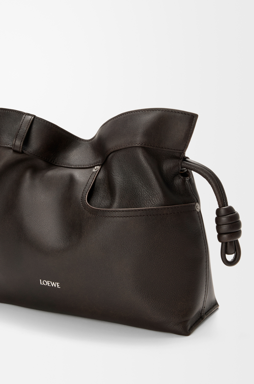 Loewe Сумка-клатч среднего размера Panta Flamenco из блестящей телячьей кожи, темно-коричневый