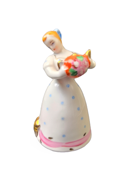 Фарфоровая статуэтка "Девушка с чайником" Дулево