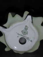 Статуэтка. Фарфор. Дама с апельсинами. Royal Doulton. Англия
