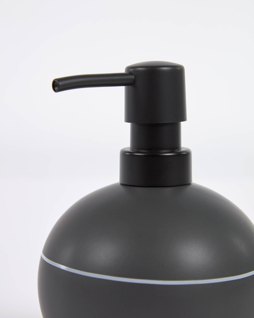 Дозатор для мыла Cerisa из черной керамики с белой деталью