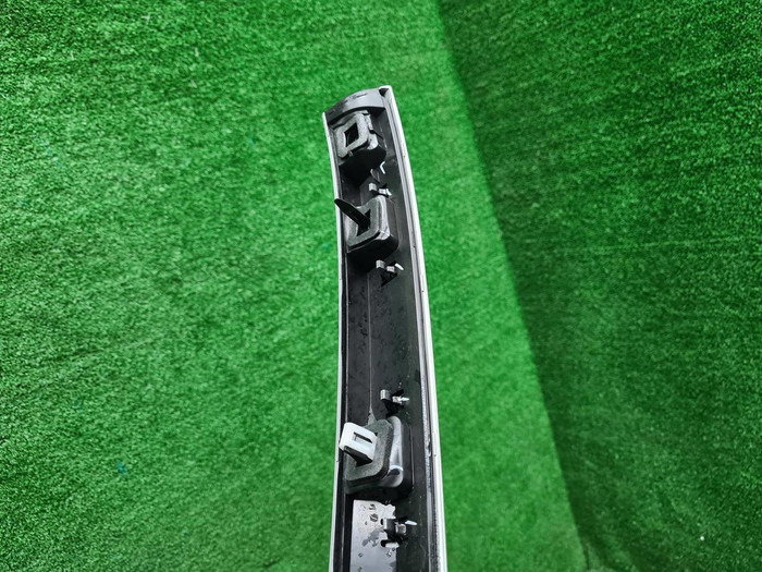 Молдинг двери багажника RR Vogue 5 L460 (21-нв)