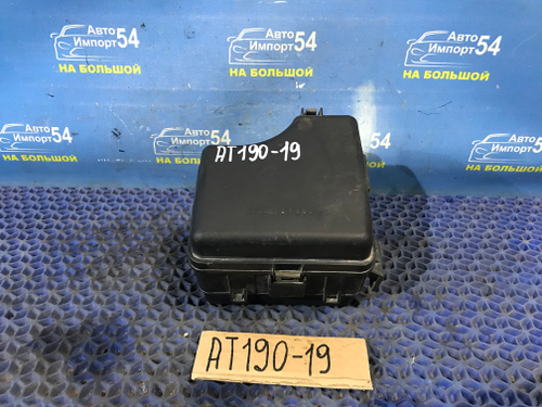 Блок предохранителей подкапотный TOYOTA CARINA E 1996