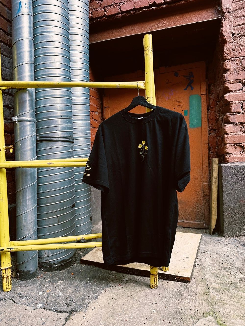 Футболка LCLS. x Гербарий Лютик черная