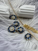 Пуговицы золотистые с жемчугом и синими камнями по краю
