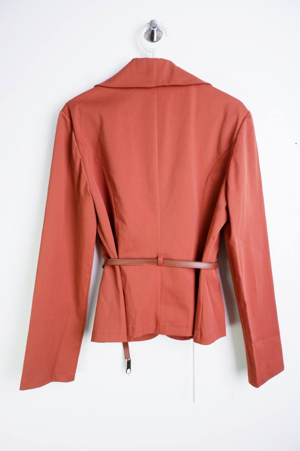 Пиджак с акцентом на талии, визуально на 42 размер