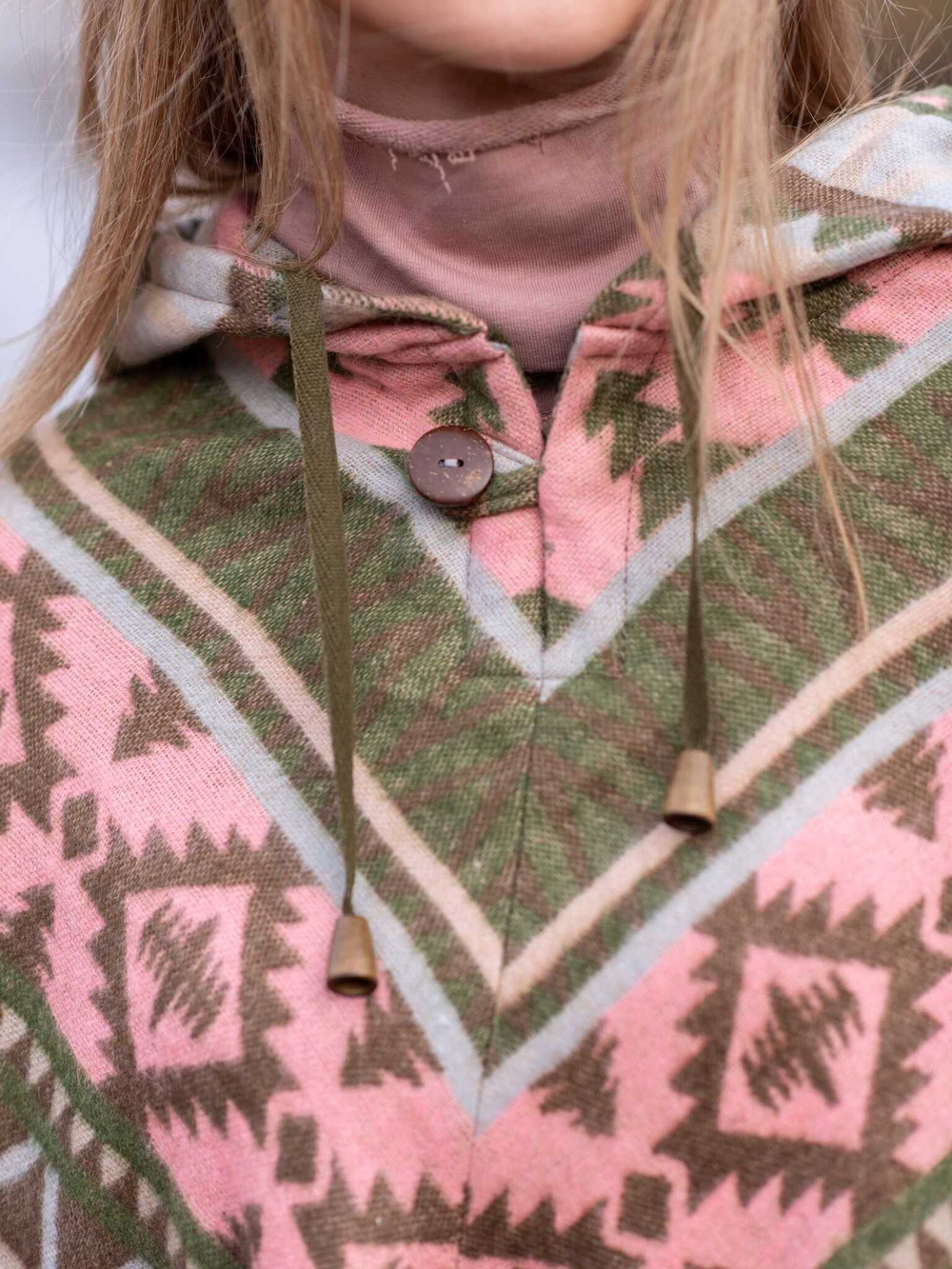 Пончо женское шерстяное с орнаментом