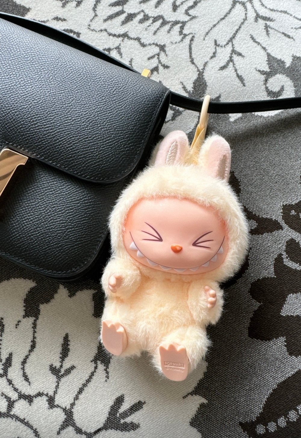 Дизайнерские игрушки Labubu the Monsters Have a Seat, Yellow