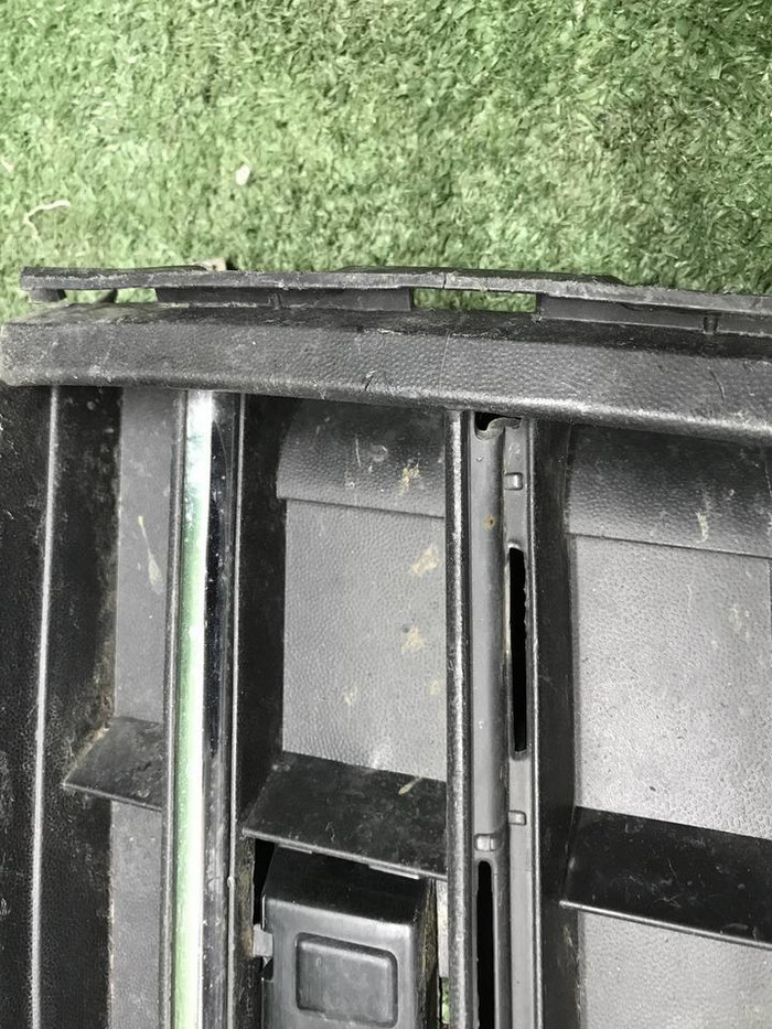 Решетка переднего бампера VW Touareg 3 (18-23)