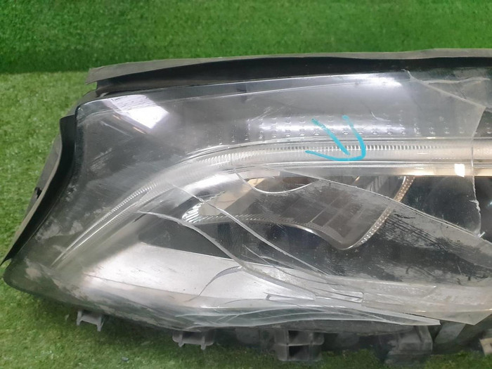 Битая Фара левая Mercedes GLA x156 (2017-2020) LED