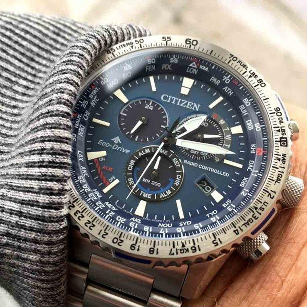 Мужские японские наручные часы Citizen CB5000-50L