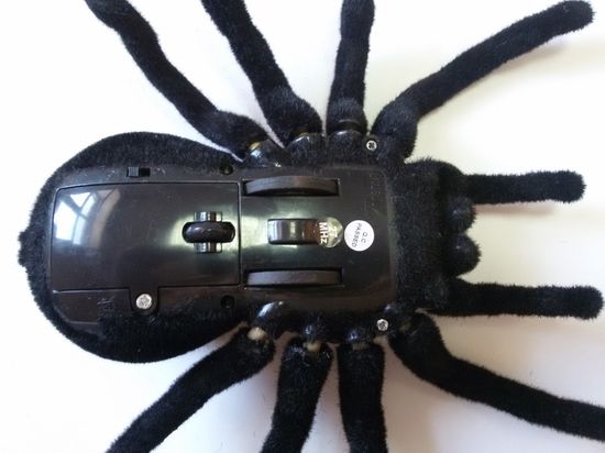 ПАУК НА ПУЛЬТЕ УПРАВЛЕНИЯ ЧЕРНАЯ ВДОВА (BLACK WIDOW)