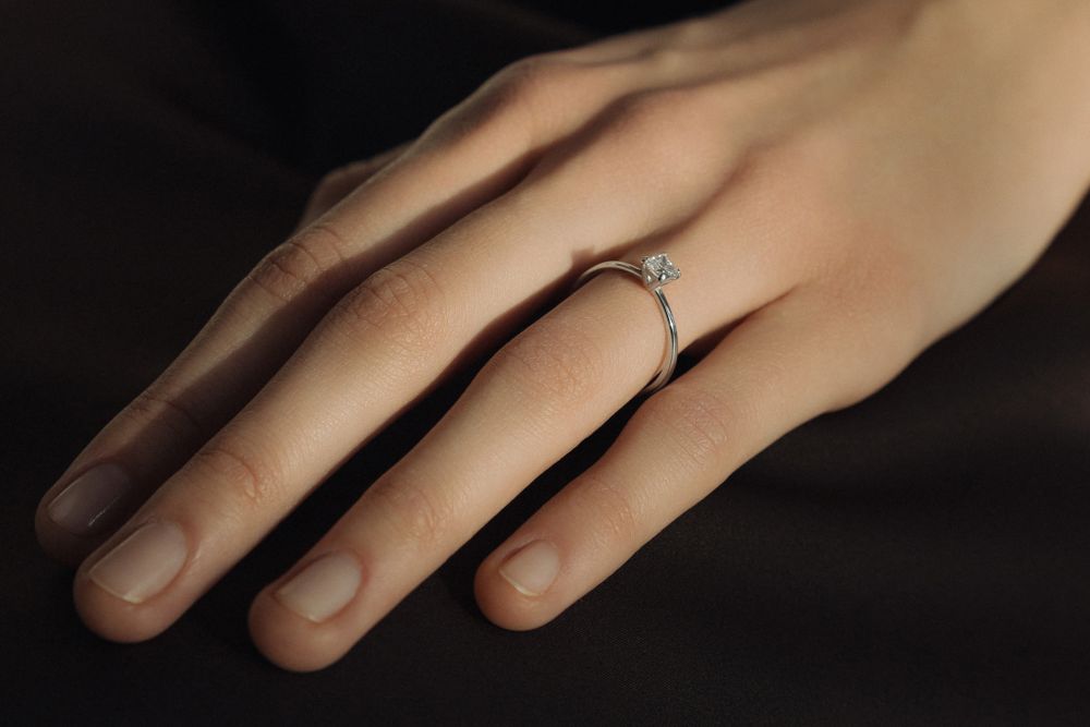 Кольцо Princess Square с кристаллом Сваровски и гранатом