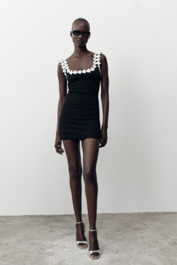 ZARA ПЛАТЬЕ-СТРЕЙЧ С ЦВЕТОЧНОЙ ОТДЕЛКОЙ, ЧЕРНЫЙ