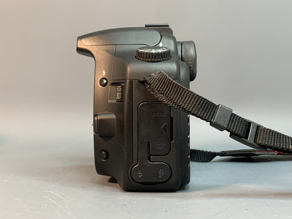 Canon EOS 30D с дефектом