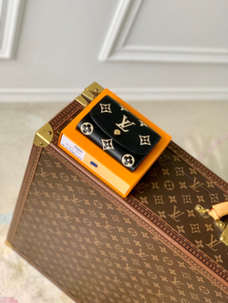 Louis Vuitton Emilie Wallet