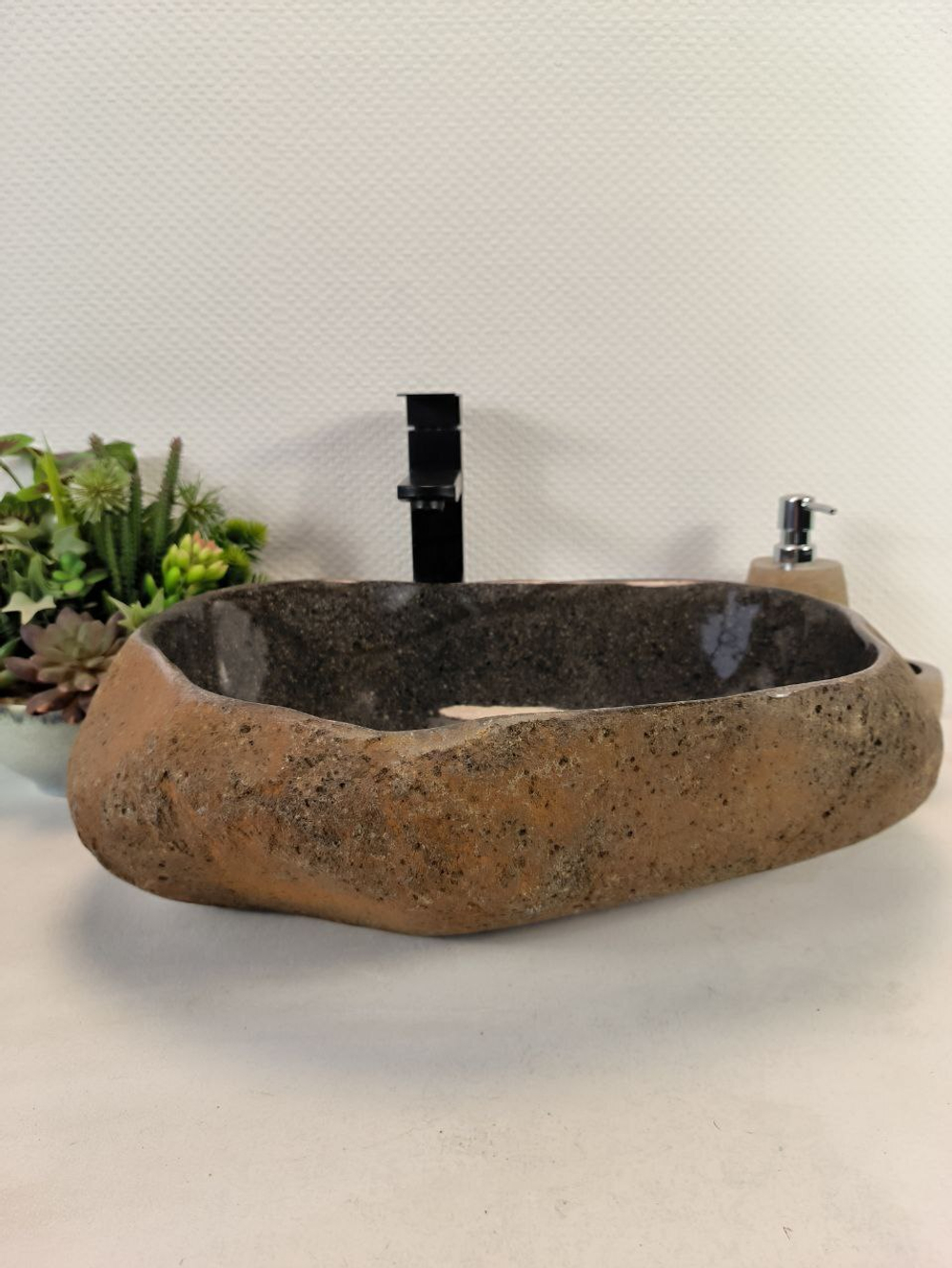 Раковина из речного камня RS-65618 50*36*15 0861